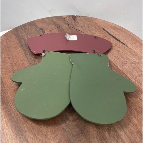 Welcome  sign Winter Mittens. - Picture 4 of 4